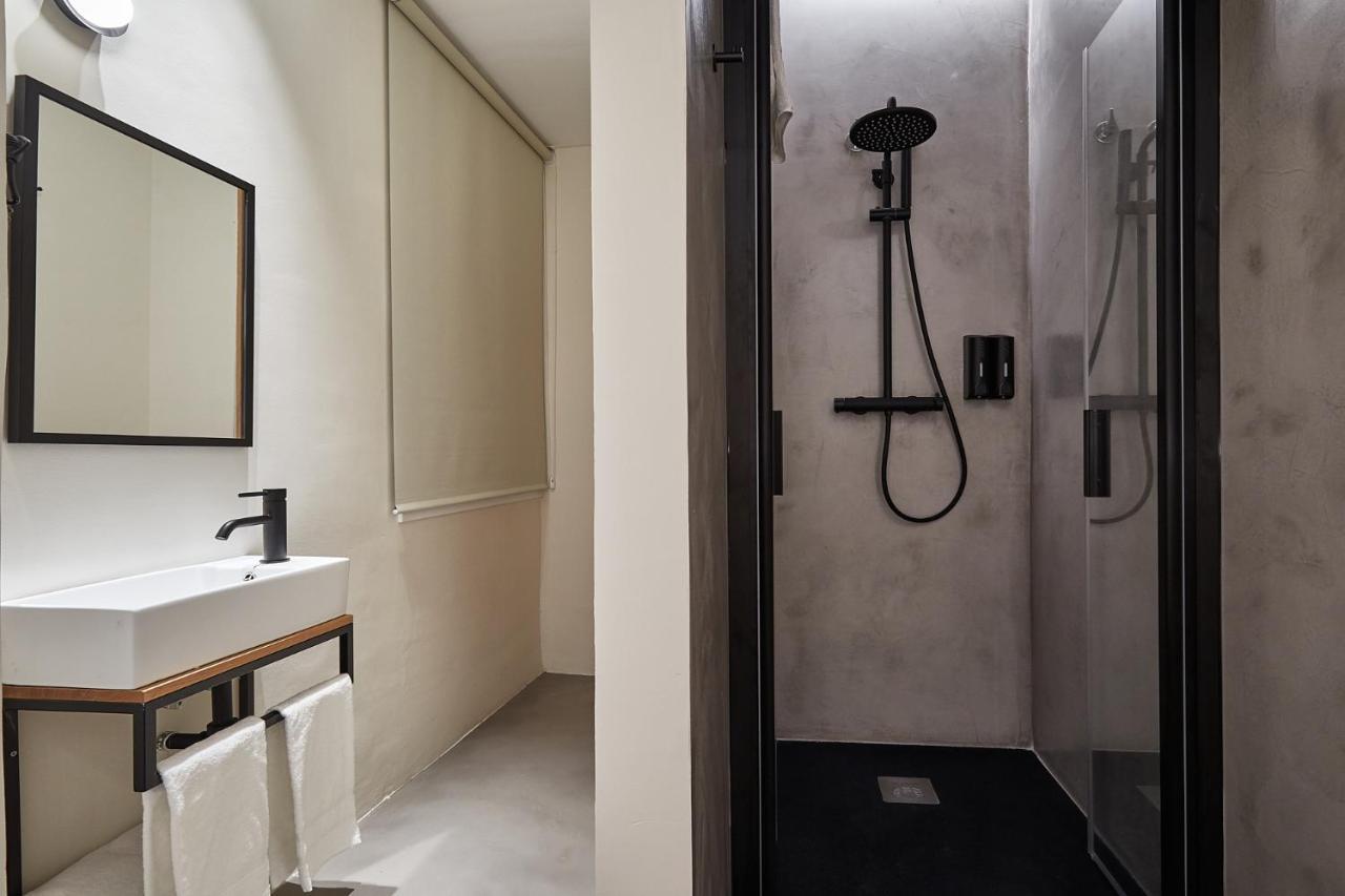 Ella Hostel Ramblas Barcelona Luaran gambar